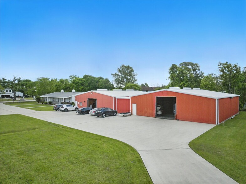 More Photos Of 421 Jones Rd, Highlands Warehouse For Lease