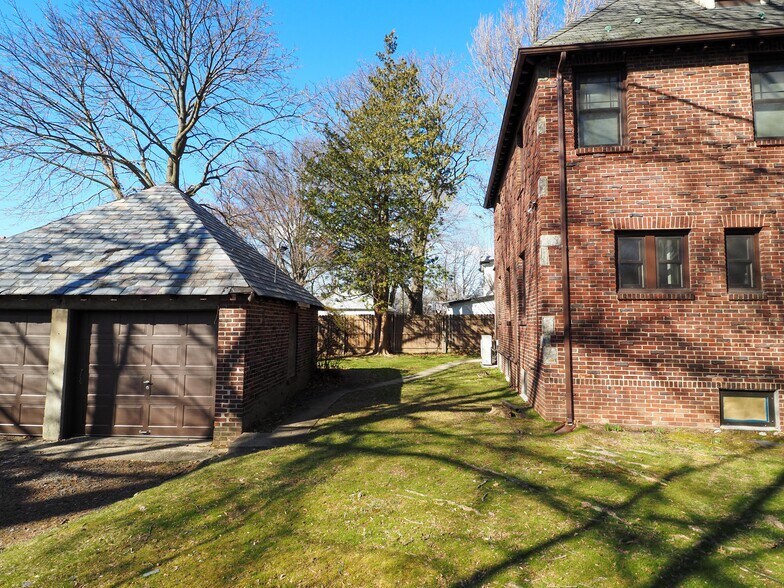 More Photos Of 78 Hart Blvd, Staten Island Rehabilitation Center For Lease