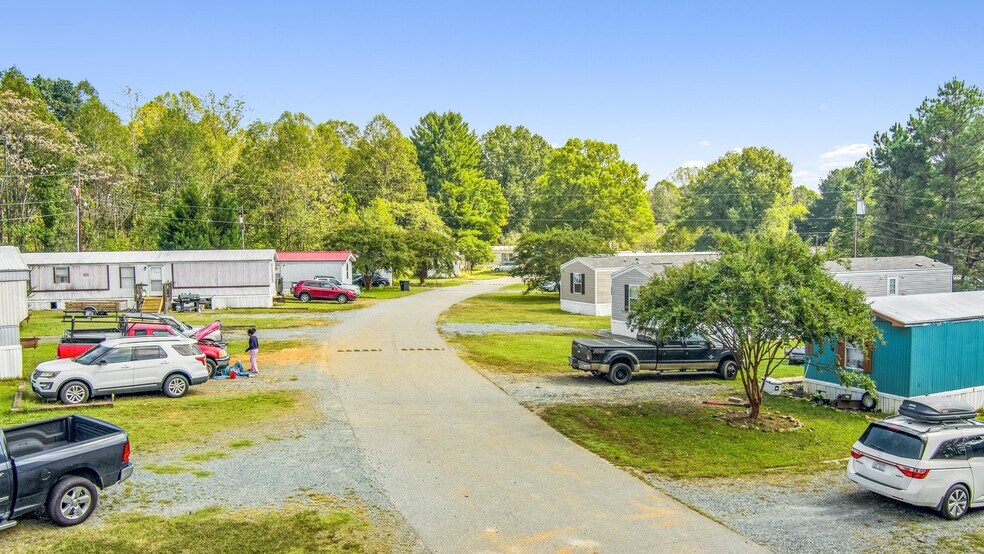 More Photos Of 1020 Twin Lakes Dr, King Manufactured Housing Mobile Home Park For Sale