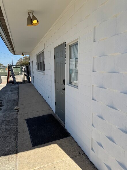 More Photos Of 9010 Aero St, San Antonio Light Manufacturing For Sale