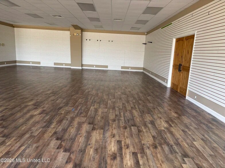 More Photos Of 1580 Industrial Park Rd, Wiggins Storefront For Lease