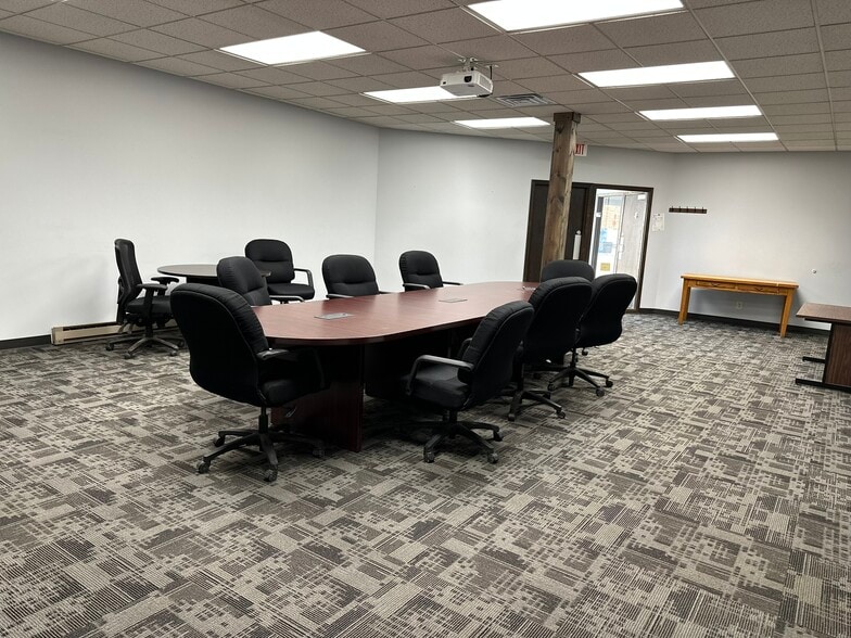 More Photos Of 122 W Main St, Elk Point Manufacturing For Lease