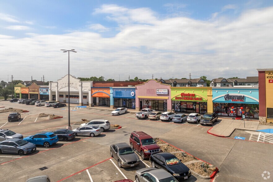 More Photos Of 11303-11495 Veterans Memorial Dr, Houston Unknown For Lease