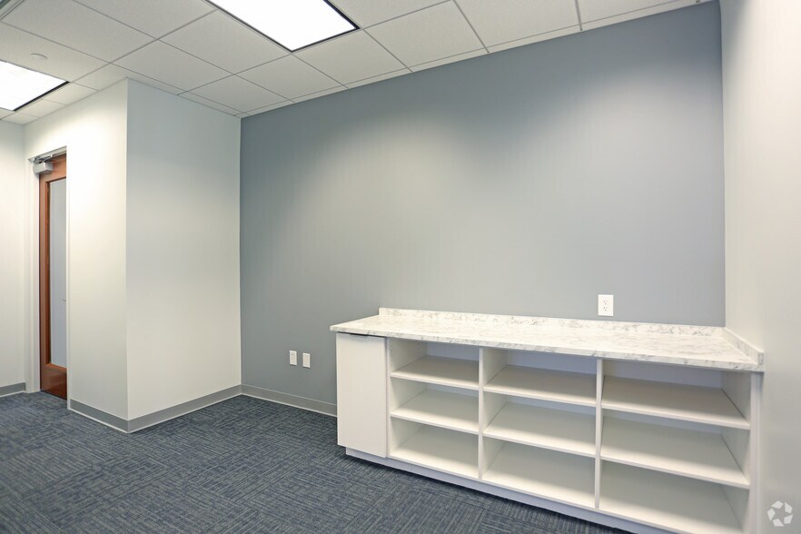 More Photos Of 1 W Fourth St, Winston-Salem Office For Lease