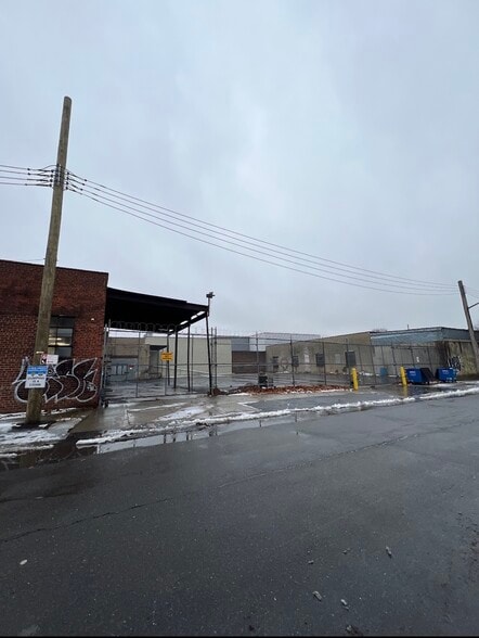More Photos Of 401 Hunts Point Ave, Bronx Warehouse For Lease