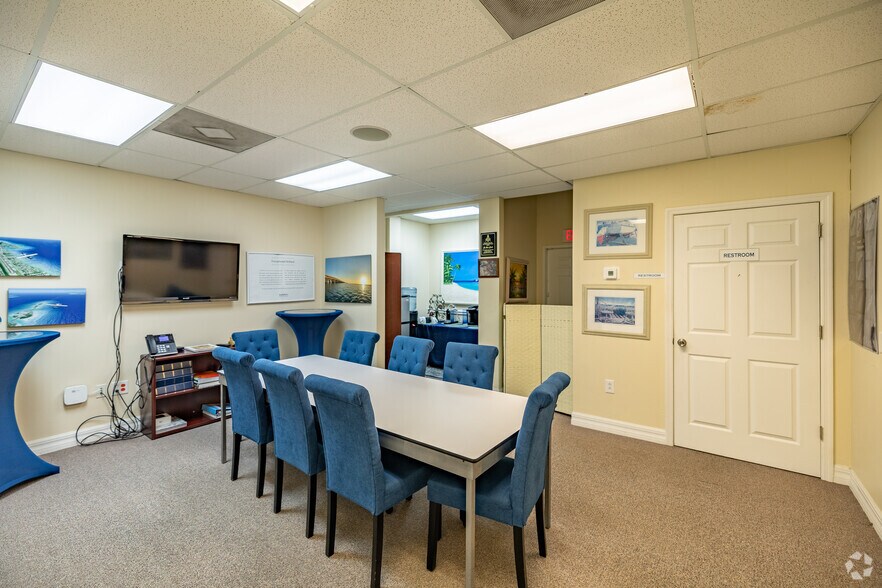 More Photos Of 10005-10095 Overseas Hwy, Marathon Office For Sale