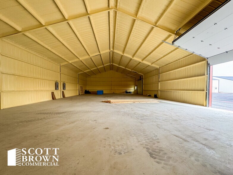 More Photos Of 8307 FM 2164, Sanger Warehouse For Lease