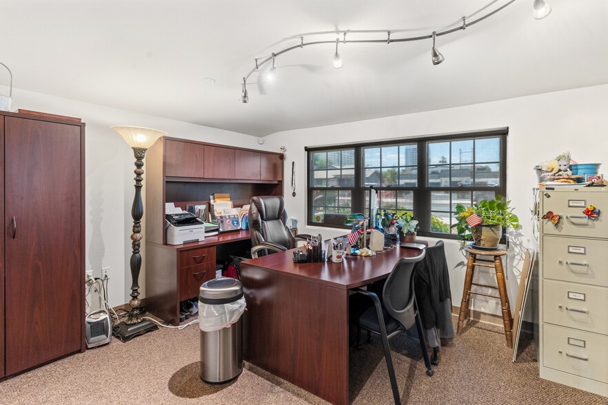 More Photos Of 717 S 8th St, Las Vegas Office For Sale