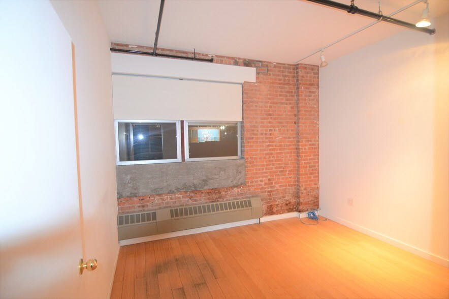 More Photos Of 190 N 14th St, Brooklyn Restaurant For Lease