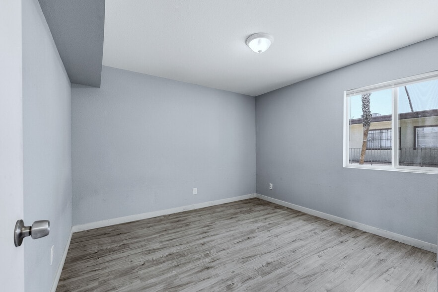 More Photos Of 521 Calcaterra Cir, Las Vegas Apartments For Sale