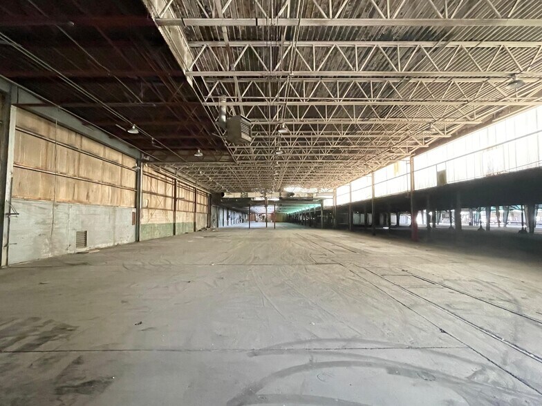 More Photos Of 3901 Camden Ave, Parkersburg Warehouse For Lease