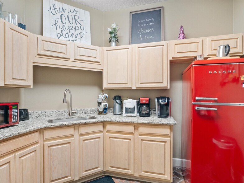 More Photos Of 15400 S US Highway 301, Summerfield Office For Sale