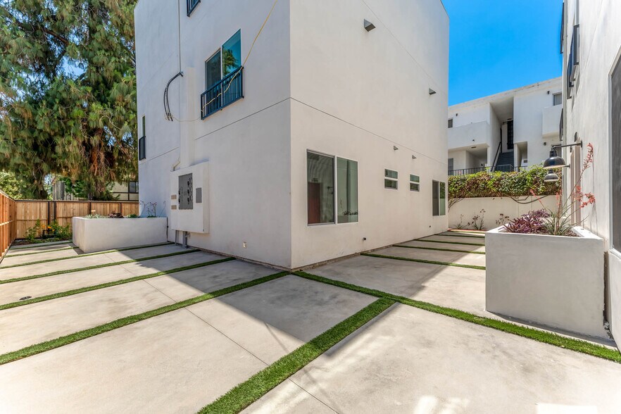More Photos Of 21719 Hart St, Canoga Park Apartments For Sale