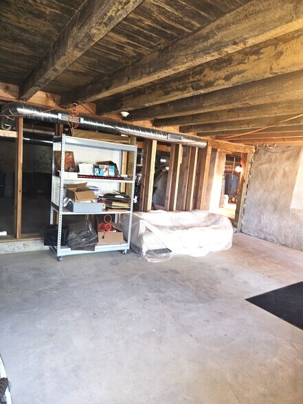 More Photos Of 220 Main St, Germantown Hotel For Lease