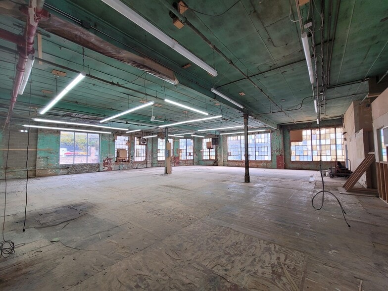 More Photos Of 830 Barry St, Bronx Warehouse For Sale