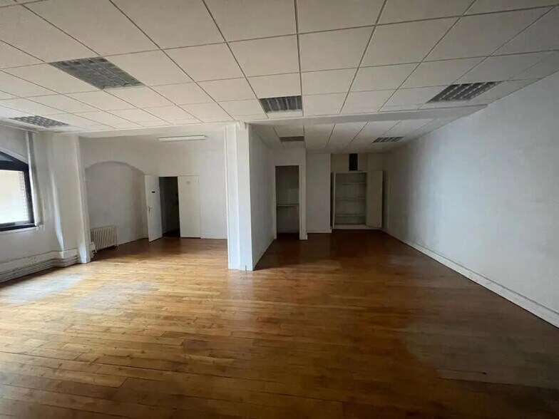 More Photos Of 21 Rue Viète, Paris Office For Sale