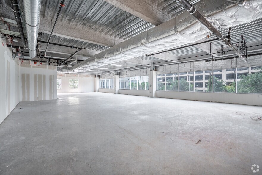 More Photos Of 1800 W 26th St, Houston Medical For Lease