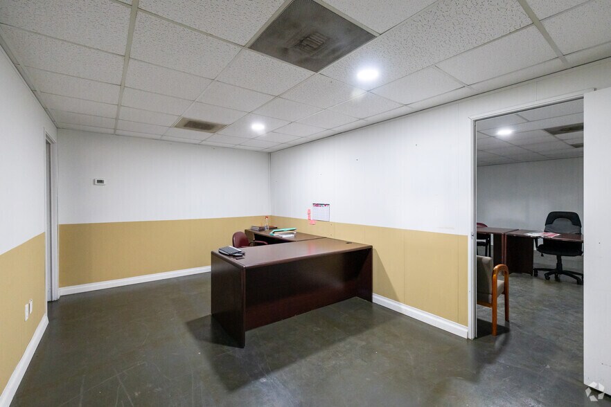 More Photos Of 13523 Conklin Ln, Houston Warehouse For Lease