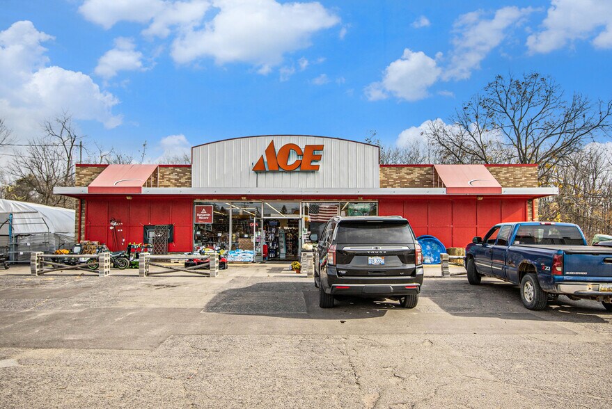 More Photos Of 558 Water St, Allegan Freestanding For Sale