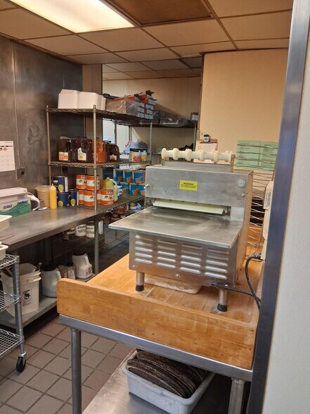 More Photos Of 605 S 10th St, Burlington General Retail For Sale