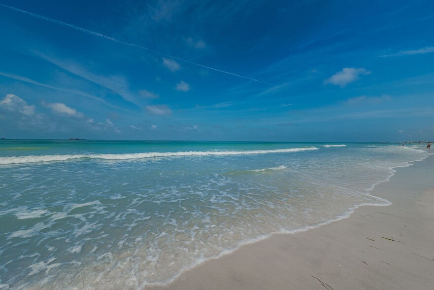 More Photos Of 12100 Gulf Blvd, Treasure Island Hotel For Sale