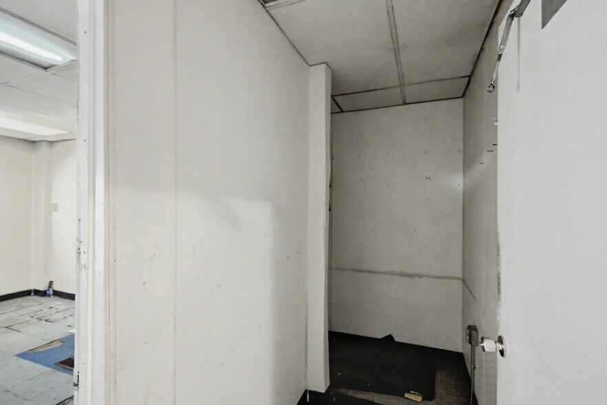 More Photos Of 889 Ashland Rd, Mansfield Freestanding For Sale
