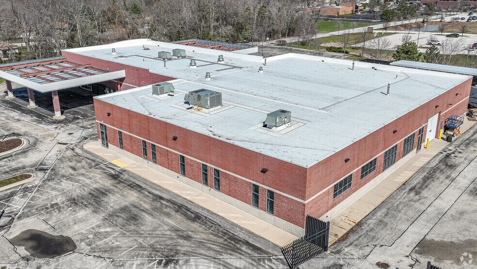 More Photos Of 3442 S 103rd St, Milwaukee Showroom For Sale