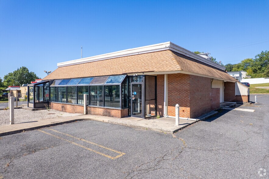 More Photos Of 1721 Dekalb Pike, Blue Bell Freestanding For Lease