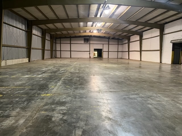 More Photos Of 205 N Michigan St, Oxford Manufacturing For Lease