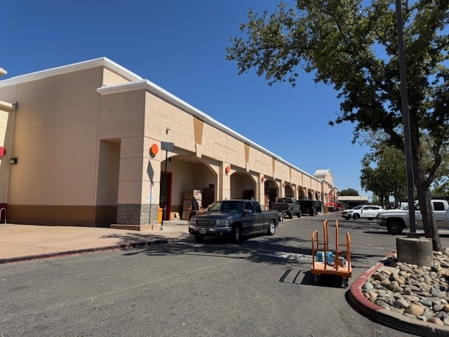 More Photos Of 318 N Sunrise Ave, Roseville Freestanding For Lease