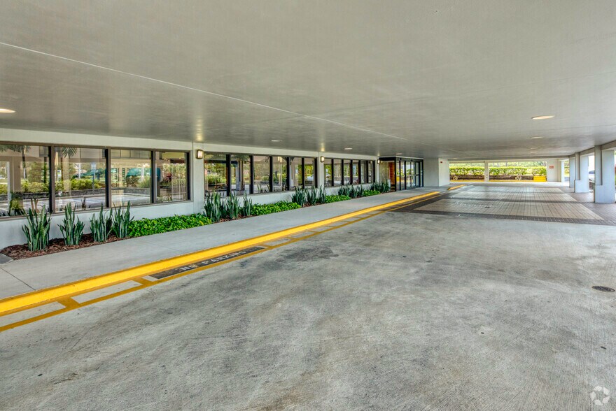 More Photos Of 405 N Reo St, Tampa Office For Lease