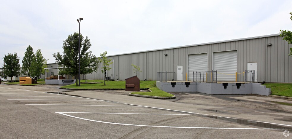 More Photos Of 119 Hamilton Park Dr, Tallahassee Warehouse For Lease