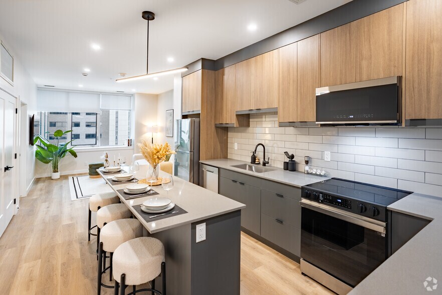 More Photos Of 736 8 Av SW, Calgary Apartments For Lease