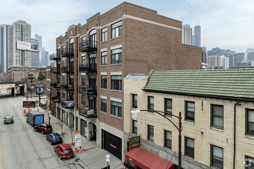More Photos Of 711 W Grand Ave, Chicago Apartments For Sale