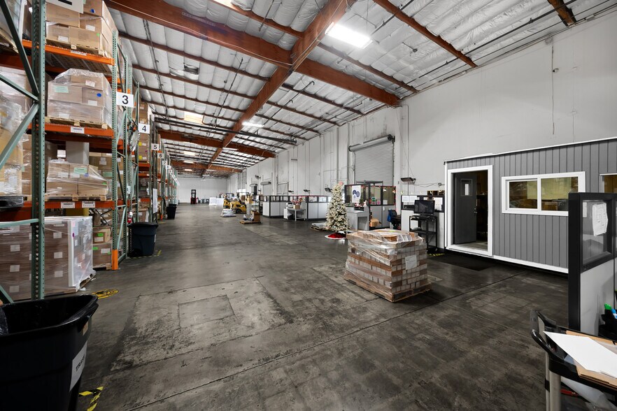More Photos Of 525 Maple Ave, Torrance Distribution For Lease