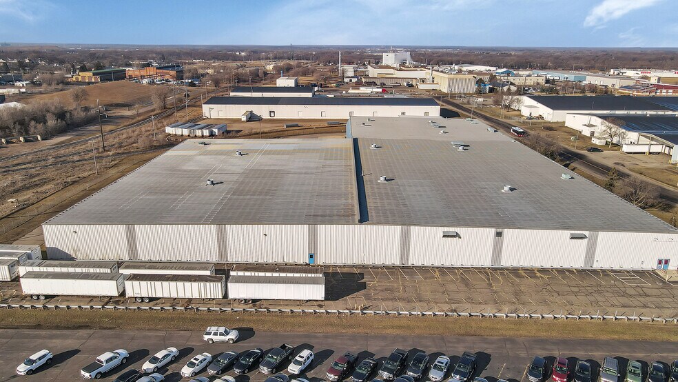 More Photos Of 20 McLeland Rd, Saint Cloud Warehouse For Lease