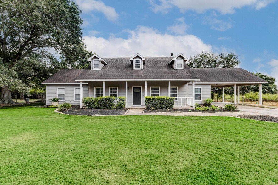 More Photos Of 8411 Syms St, Fulshear Office For Lease