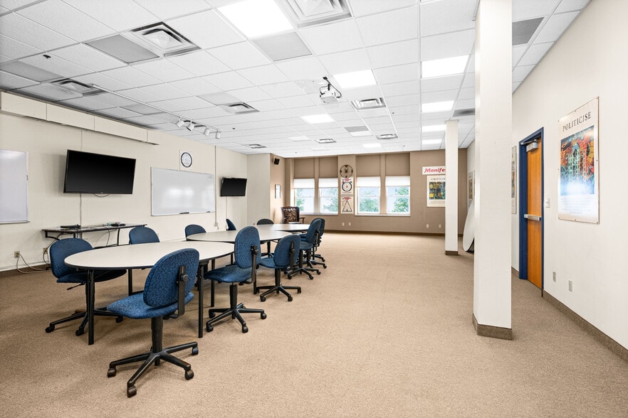 More Photos Of 202 E Superior St, Duluth Office For Sale