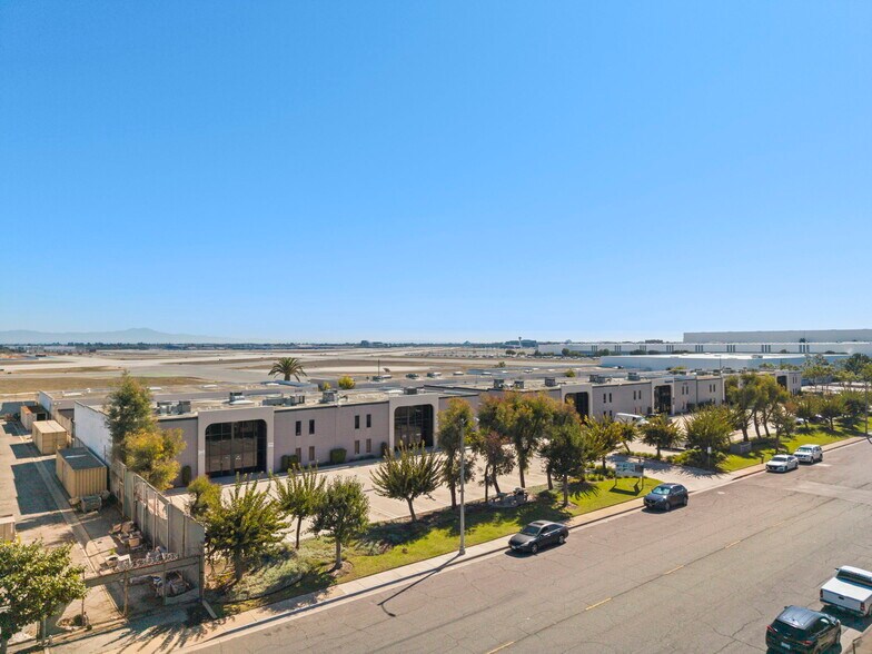 More Photos Of 3700 N Industry Ave, Lakewood Research And Development For Lease