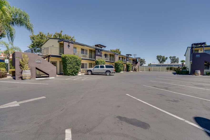 More Photos Of 710 S Cherokee Ln, Lodi Hospitality For Sale