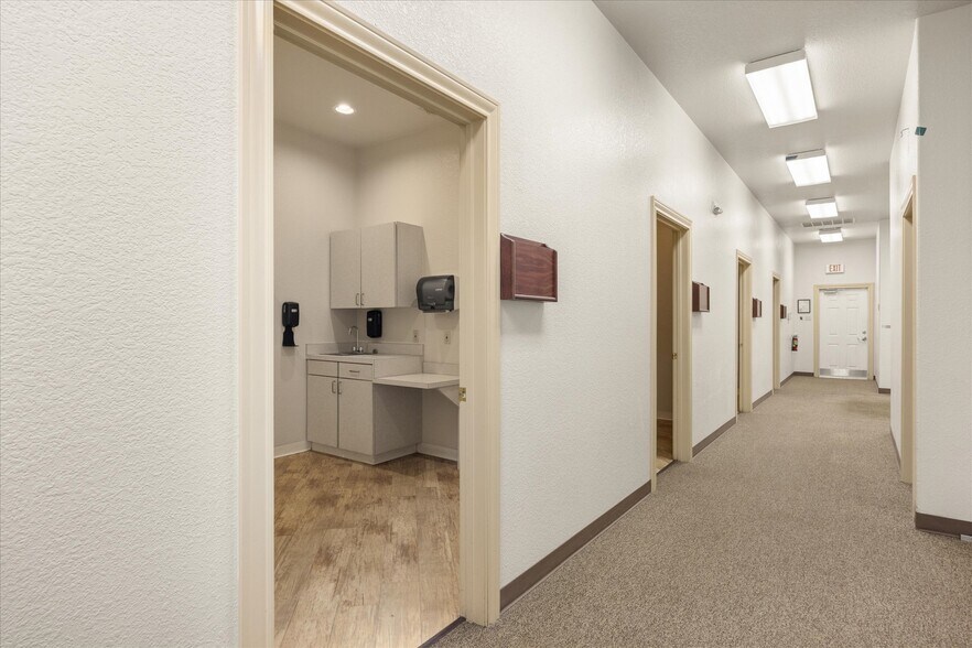 More Photos Of 1305 Paluxy Rd, Granbury Medical For Sale