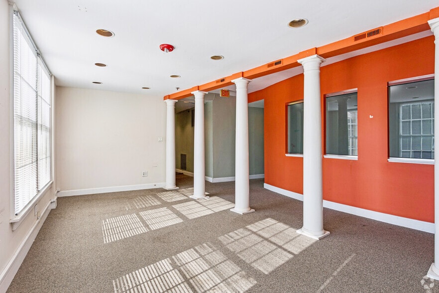 More Photos Of 1708 Peachtree St NW, Atlanta Medical For Sale