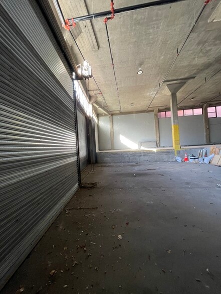 More Photos Of 815 E 135th St, Bronx Warehouse For Lease