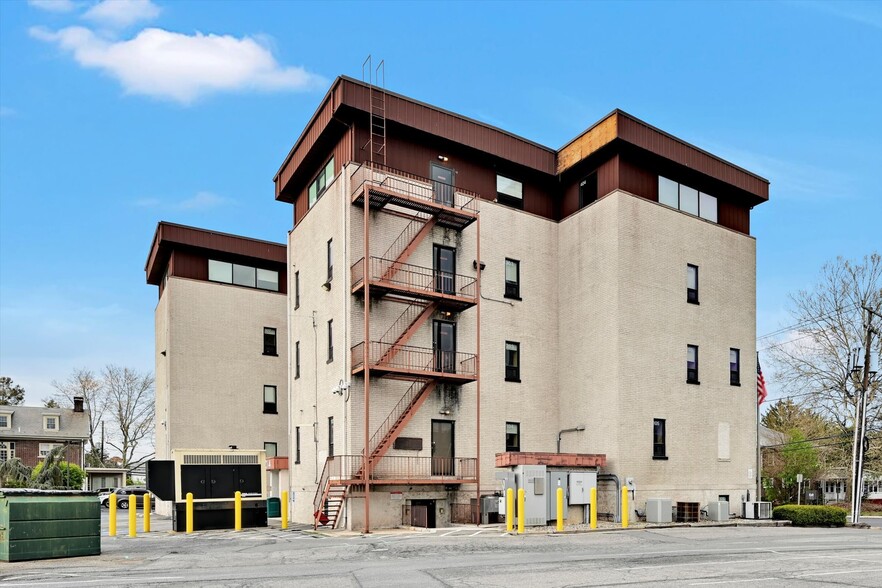 More Photos Of 2014 Laubach Ave, Northampton Office For Sale