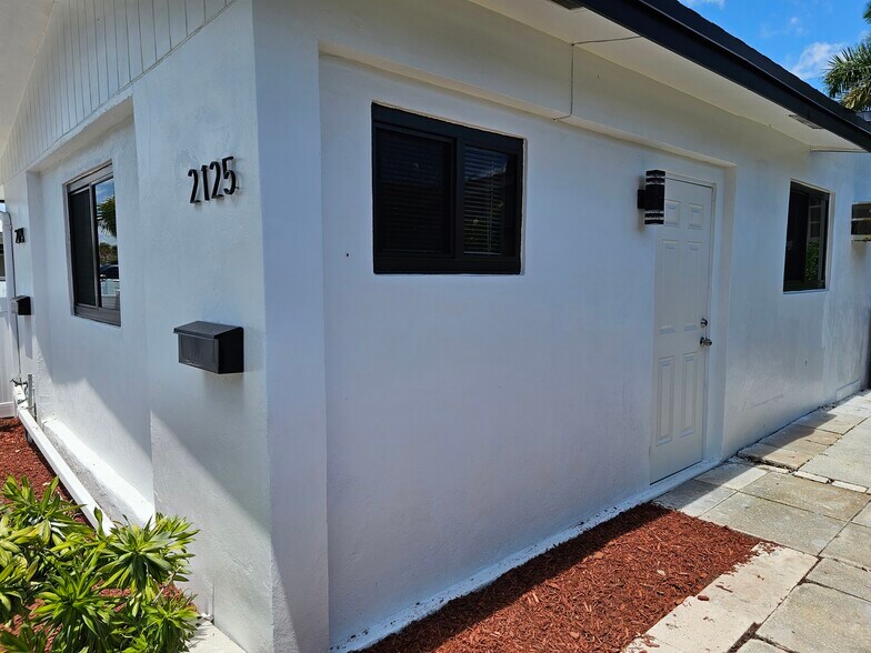 More Photos Of 2121 NE 51st Ct, Fort Lauderdale Apartments For Sale