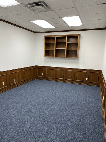 More Photos Of 301 Thomas Pl, Everman Warehouse For Lease