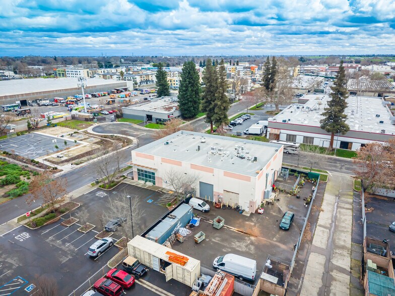 More Photos Of 1030 N D St, Sacramento Light Manufacturing For Sale