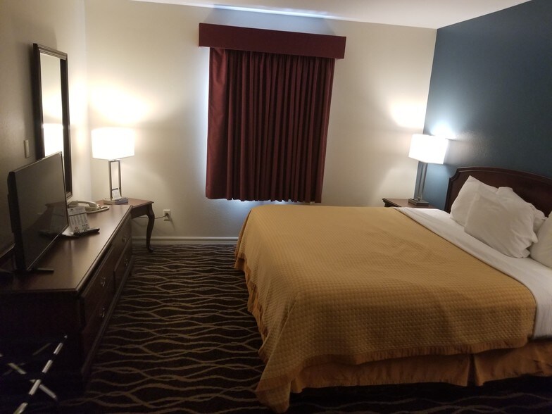 More Photos Of 220 S Interstate Dr, Sikeston Hotel For Sale