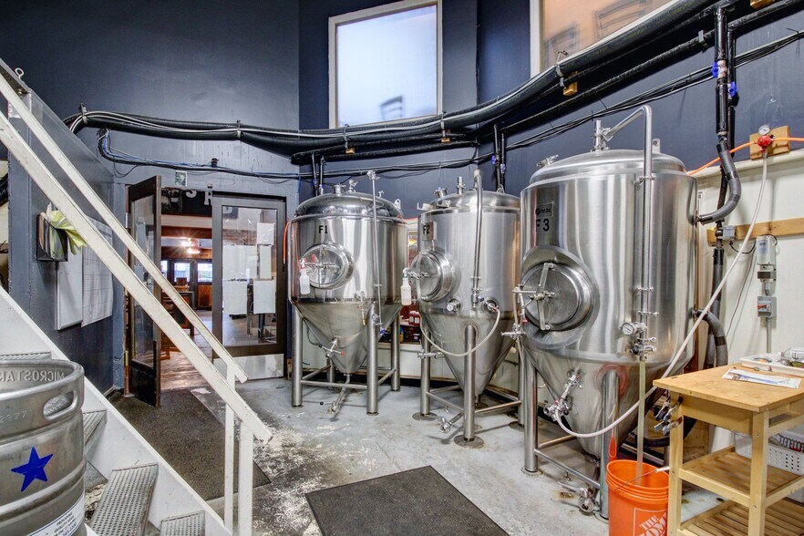 More Photos Of 404 S 3rd St, Mount Vernon General Retail For Sale