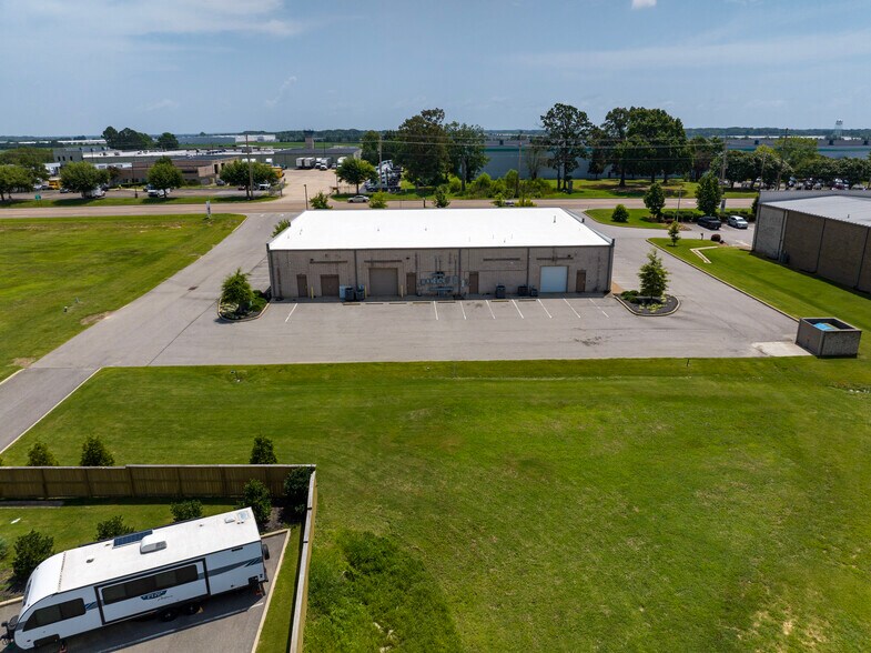 More Photos Of 8101 Hacks Cross Rd, Olive Branch Unknown For Lease